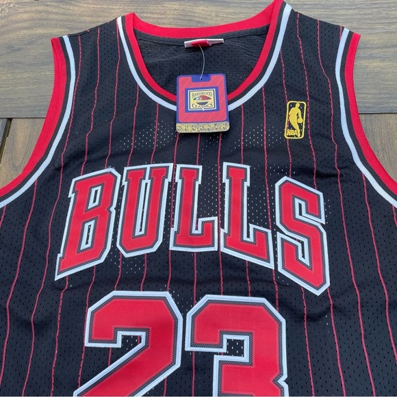 Mitchell & Ness Authentic Jersey Chicago Bulls Alternate 1997-98 Michael Jordan - Picture 11 of 12
